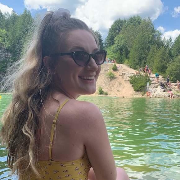 Meet your Posher, Emma - Picture 1 of 1